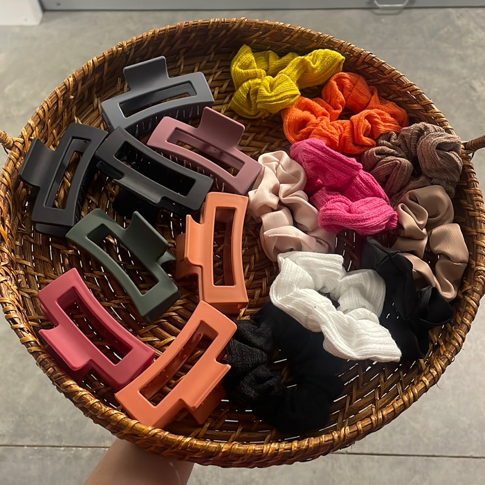 Hair clips & hair scrunchies